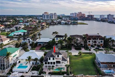319 Lagoon AVE NAPLES FL 34108