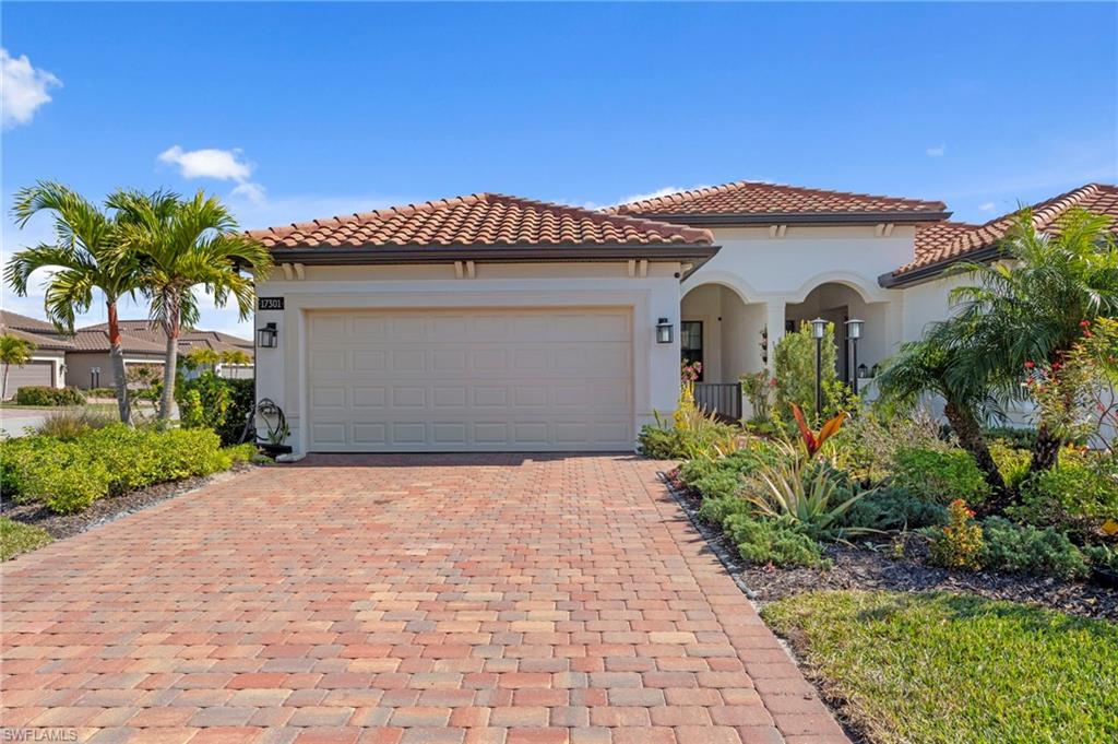 ESPLANADE LAKE CLUB - Residential