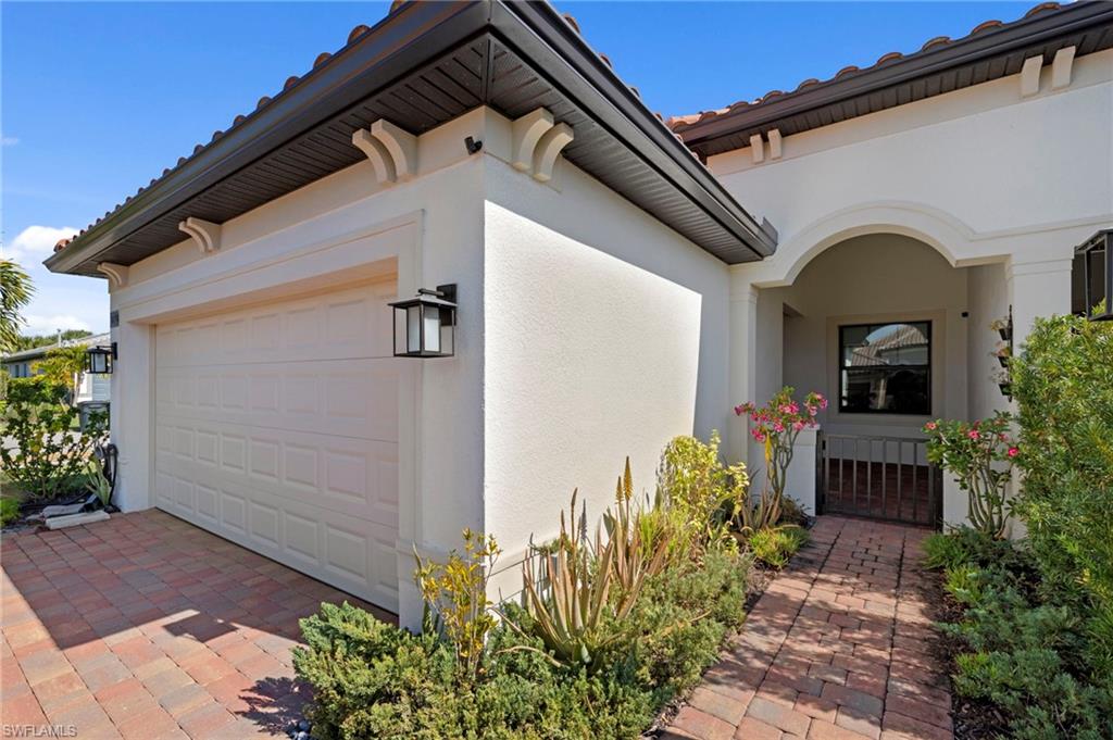 ESPLANADE LAKE CLUB - Residential