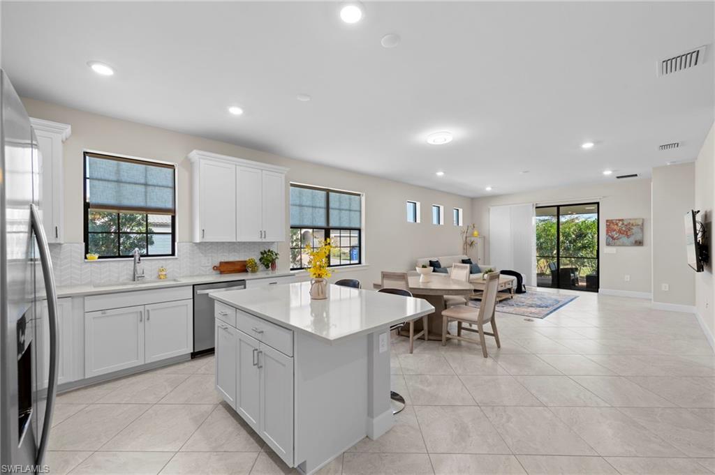 ESPLANADE LAKE CLUB - Residential