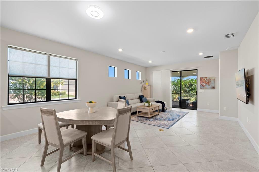 ESPLANADE LAKE CLUB - Residential