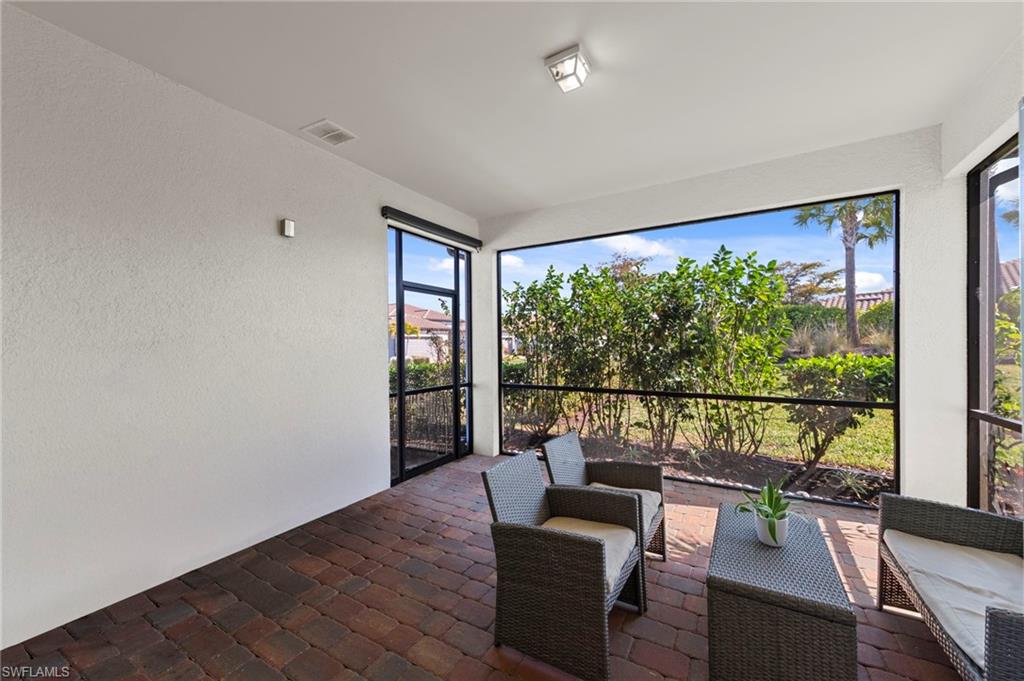 ESPLANADE LAKE CLUB - Residential