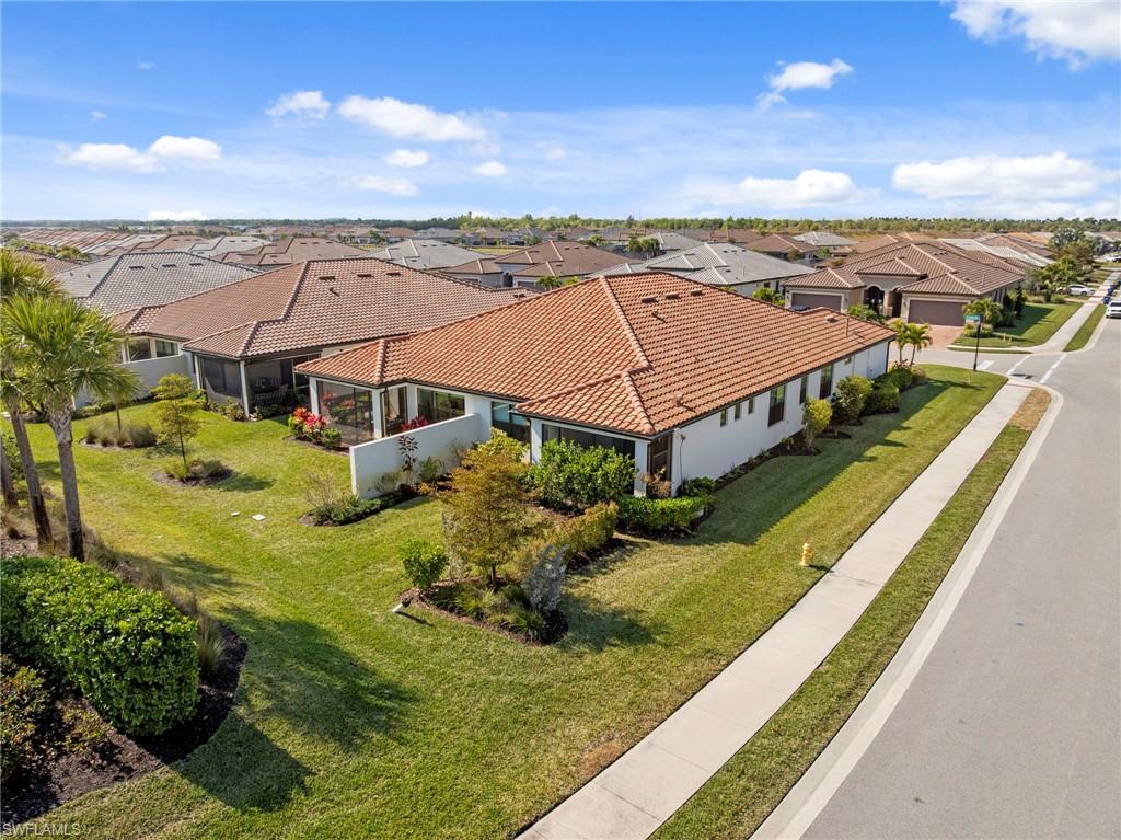 ESPLANADE LAKE CLUB - Residential