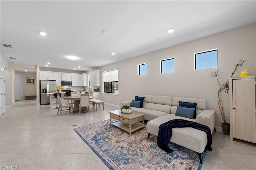 ESPLANADE LAKE CLUB - Residential