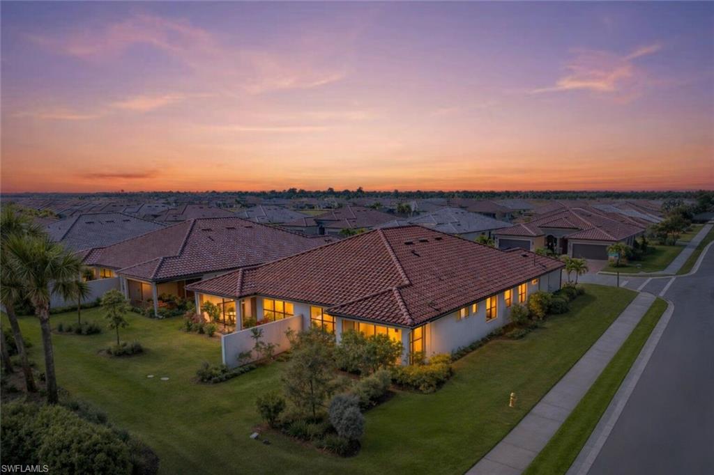 ESPLANADE LAKE CLUB - Residential