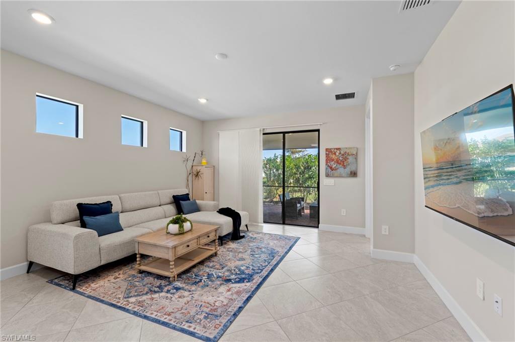 ESPLANADE LAKE CLUB - Residential