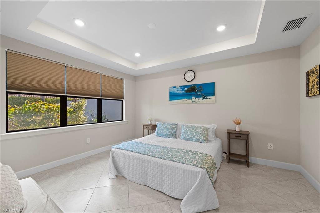 ESPLANADE LAKE CLUB - Residential