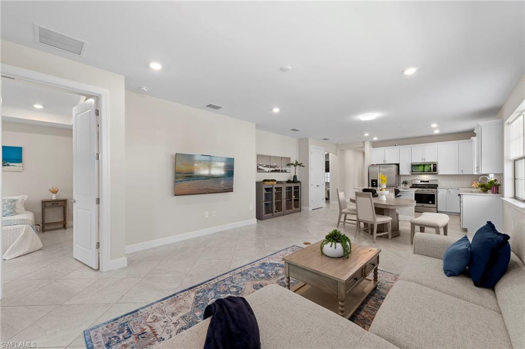 ESPLANADE LAKE CLUB - Residential