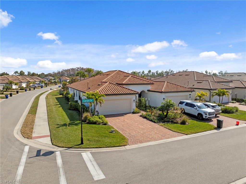 ESPLANADE LAKE CLUB - Residential