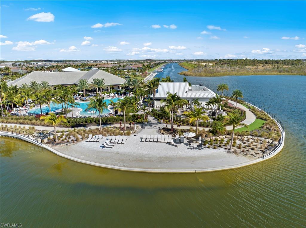 ESPLANADE LAKE CLUB - Residential