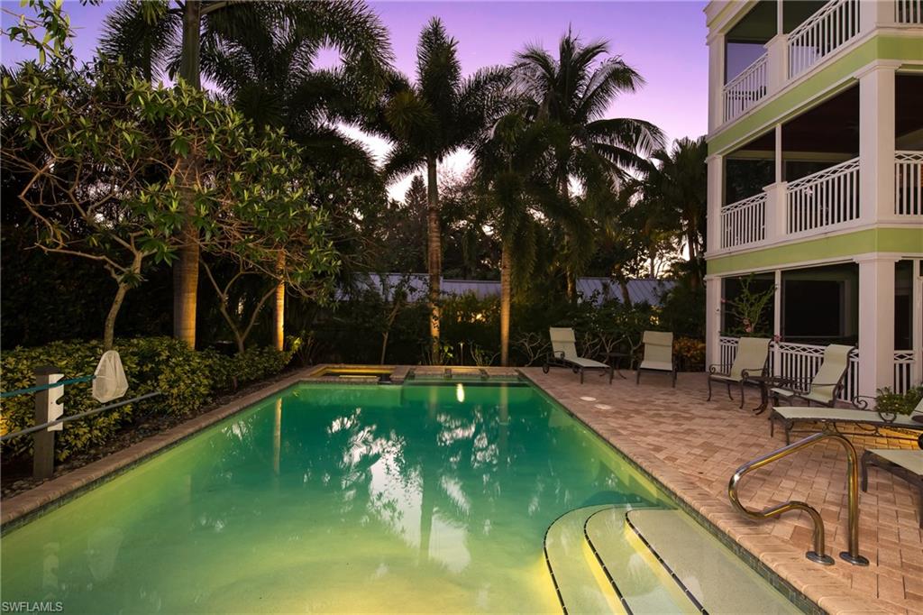 LUCAYA CAY - Residential