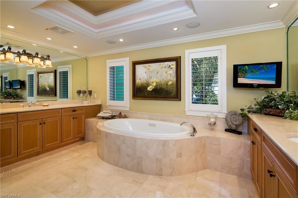 LUCAYA CAY - Residential