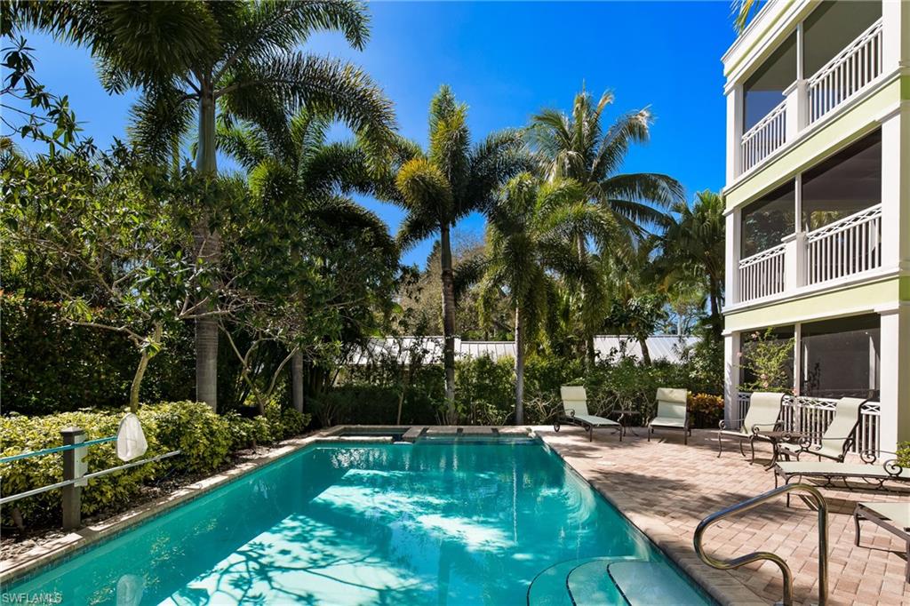 LUCAYA CAY - Residential