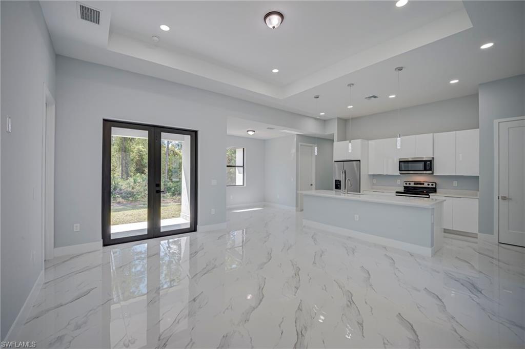 TWIN LAKE ESTATES - Residential