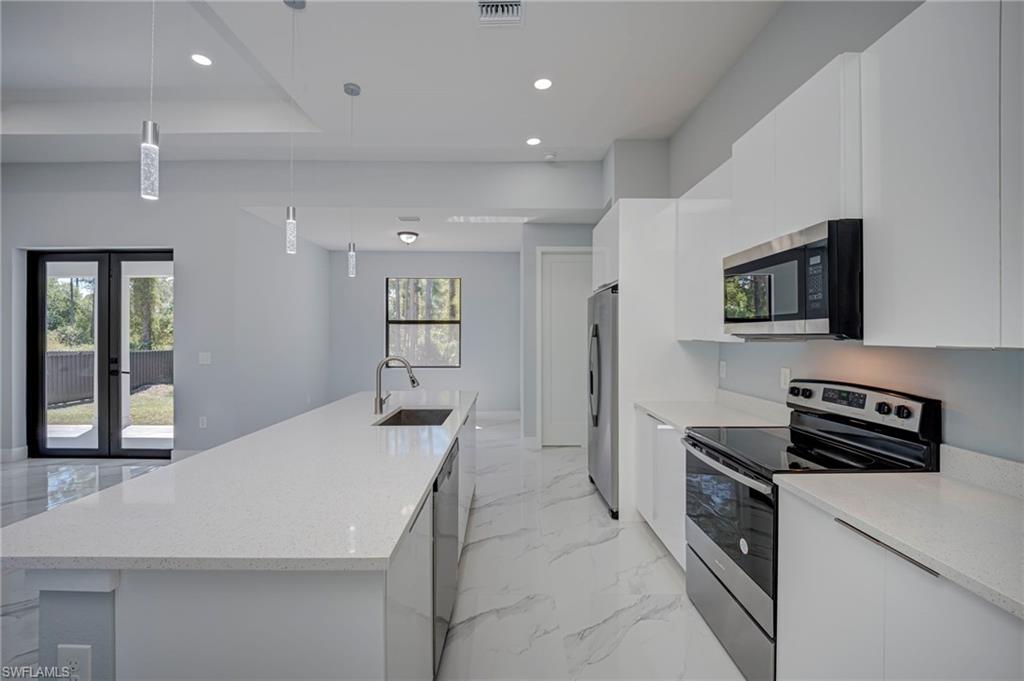 TWIN LAKE ESTATES - Residential