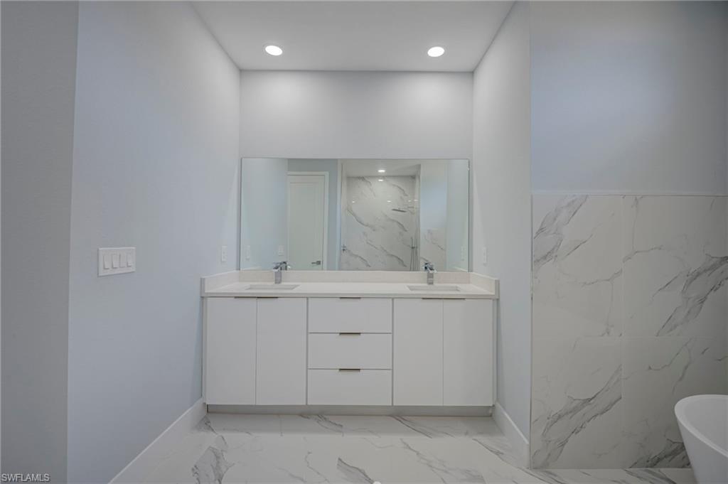 TWIN LAKE ESTATES - Residential