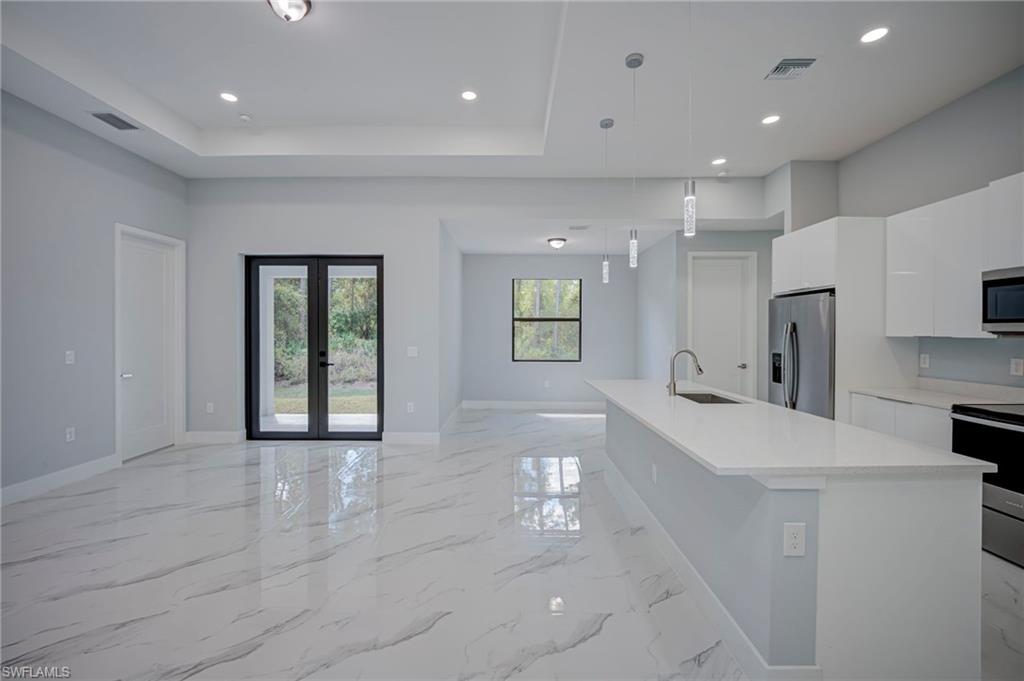 TWIN LAKE ESTATES - Residential