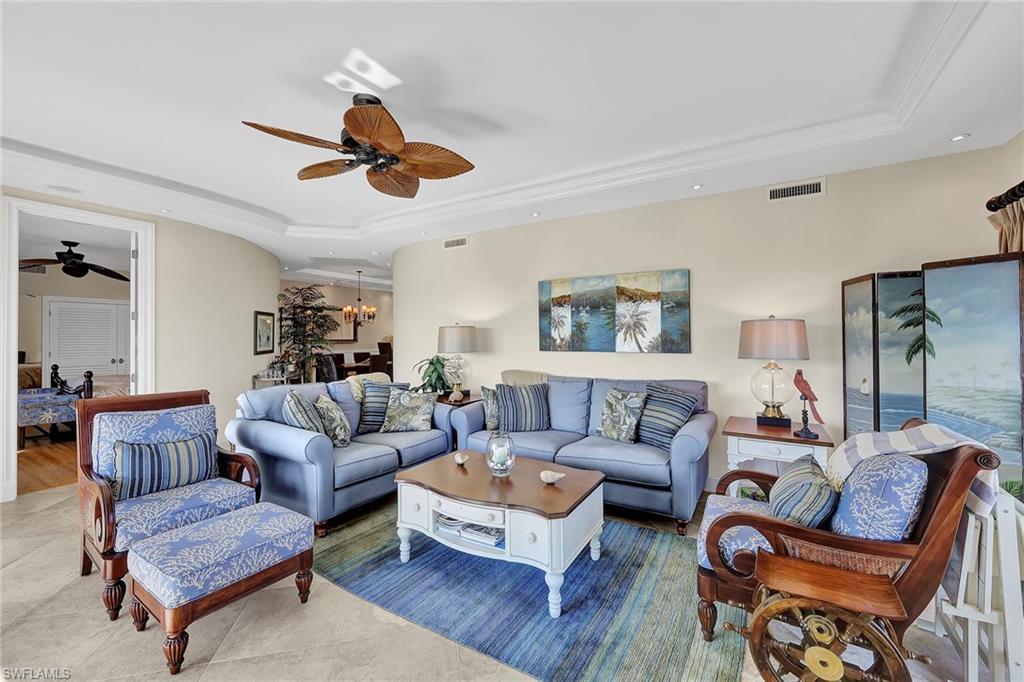 961 Collier CT P09