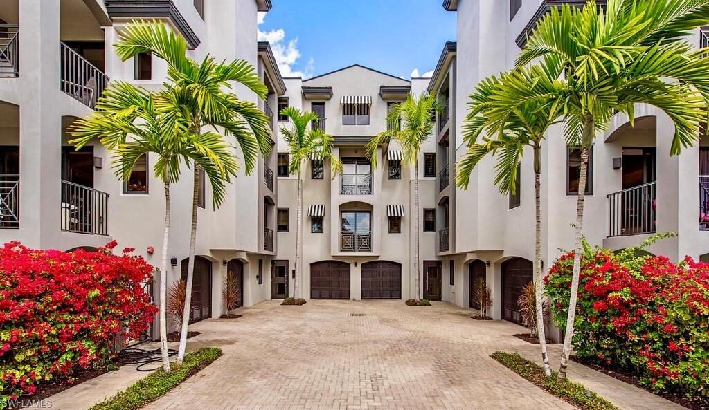 ESMERALDA ON EIGHTH - Residential