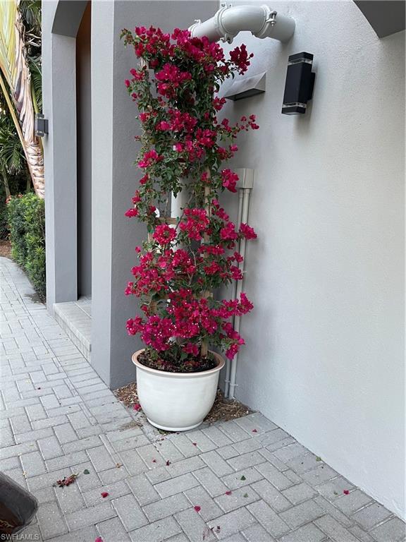 ESMERALDA ON EIGHTH - Residential