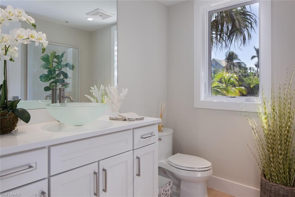 ESMERALDA ON EIGHTH - Residential