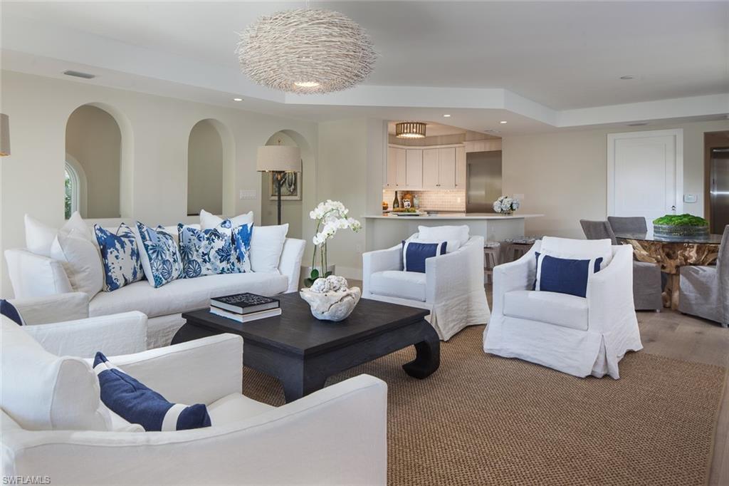 ESMERALDA ON EIGHTH - Residential