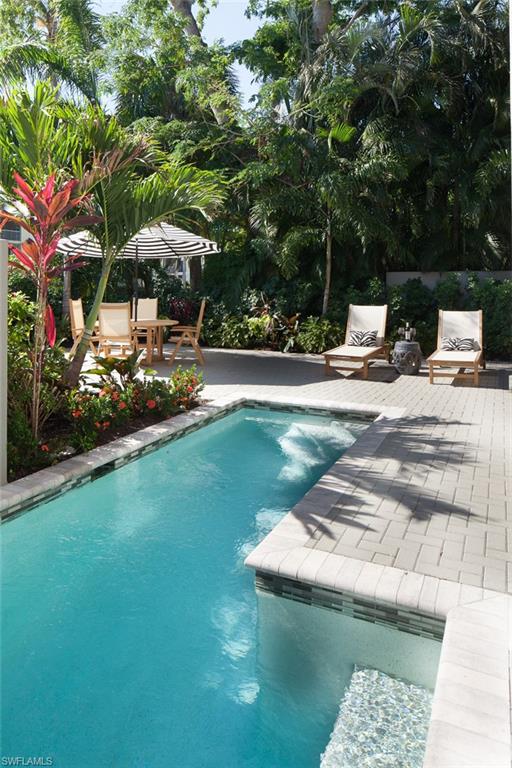 ESMERALDA ON EIGHTH - Residential