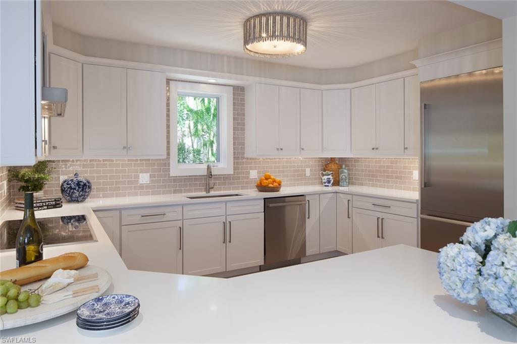 ESMERALDA ON EIGHTH - Residential