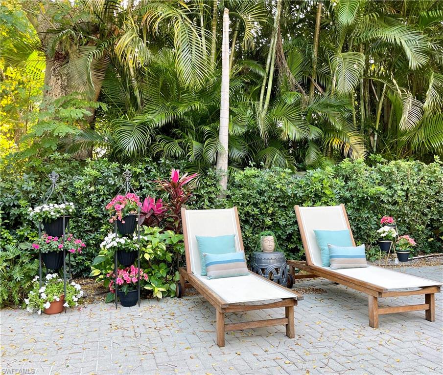 ESMERALDA ON EIGHTH - Residential