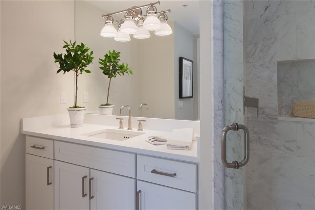 ESMERALDA ON EIGHTH - Residential