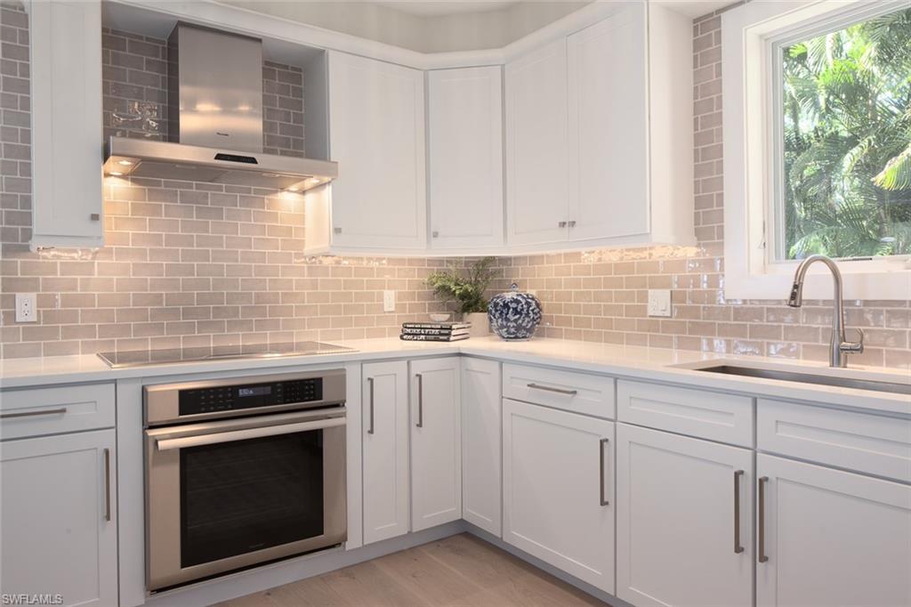 ESMERALDA ON EIGHTH - Residential