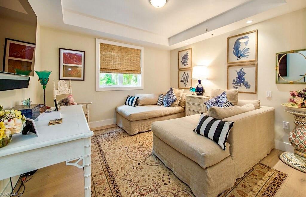 ESMERALDA ON EIGHTH - Residential