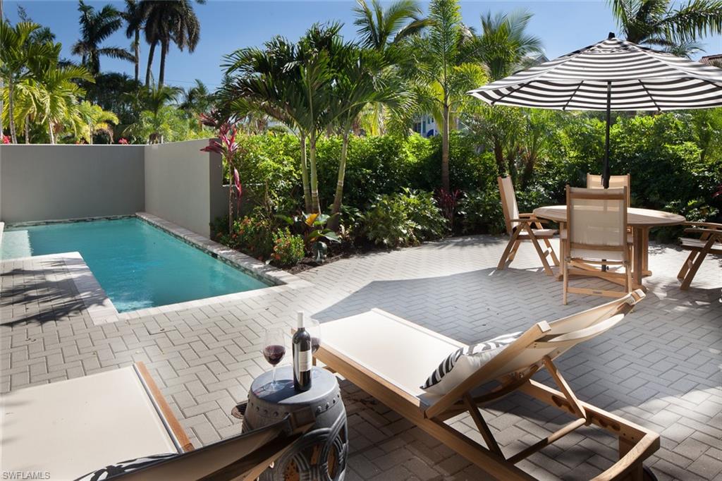 ESMERALDA ON EIGHTH - Residential