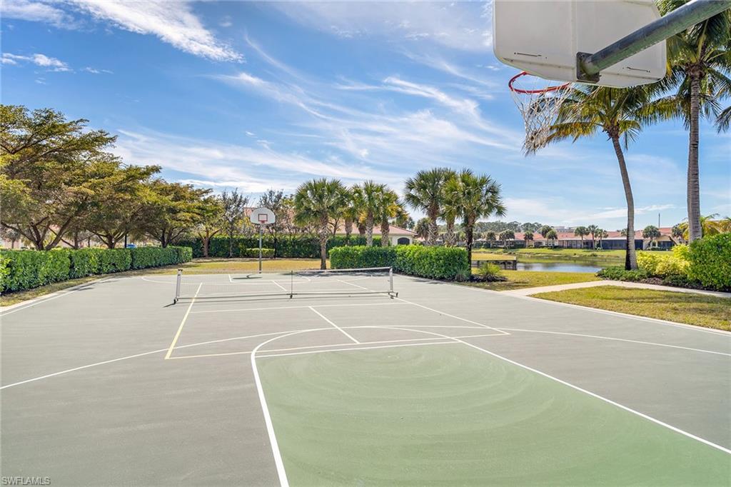 MANCHESTER SQUARE - Residential Lease