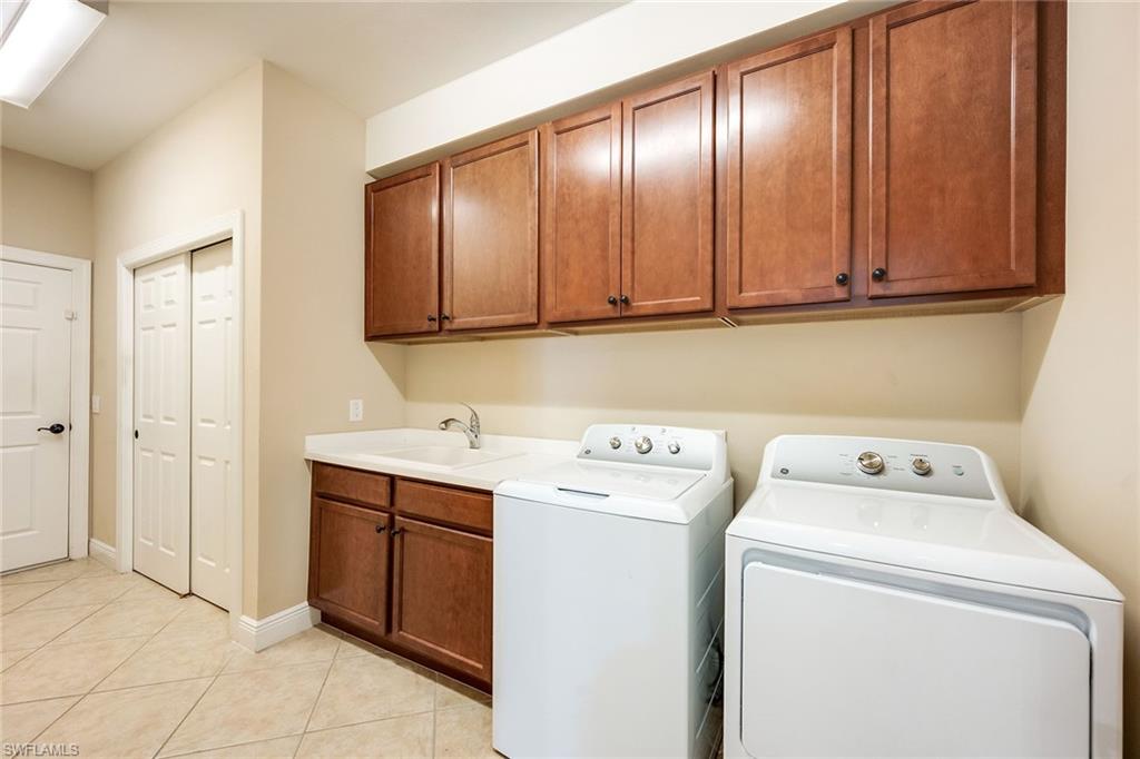 MANCHESTER SQUARE - Residential Lease