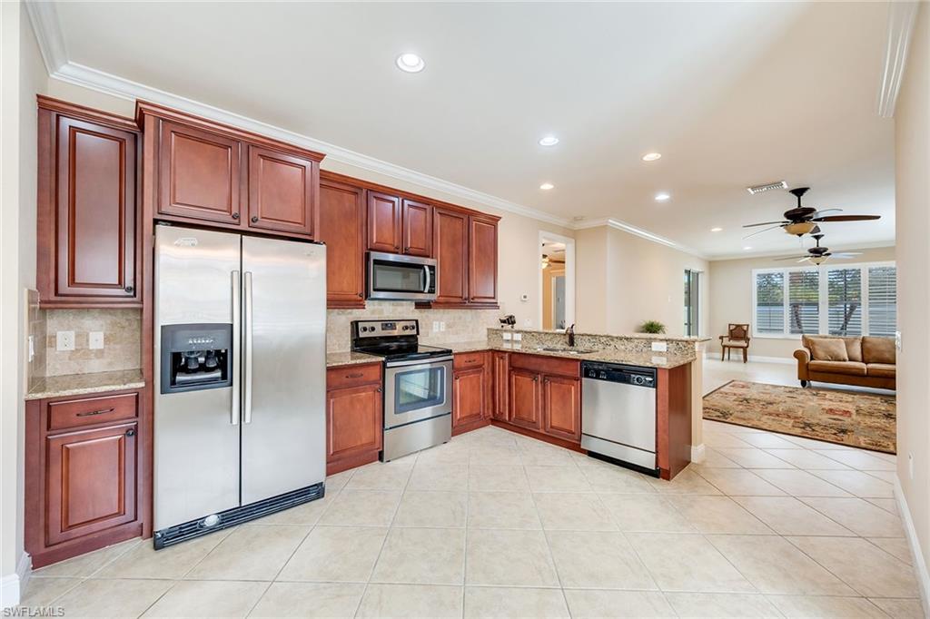 MANCHESTER SQUARE - Residential Lease