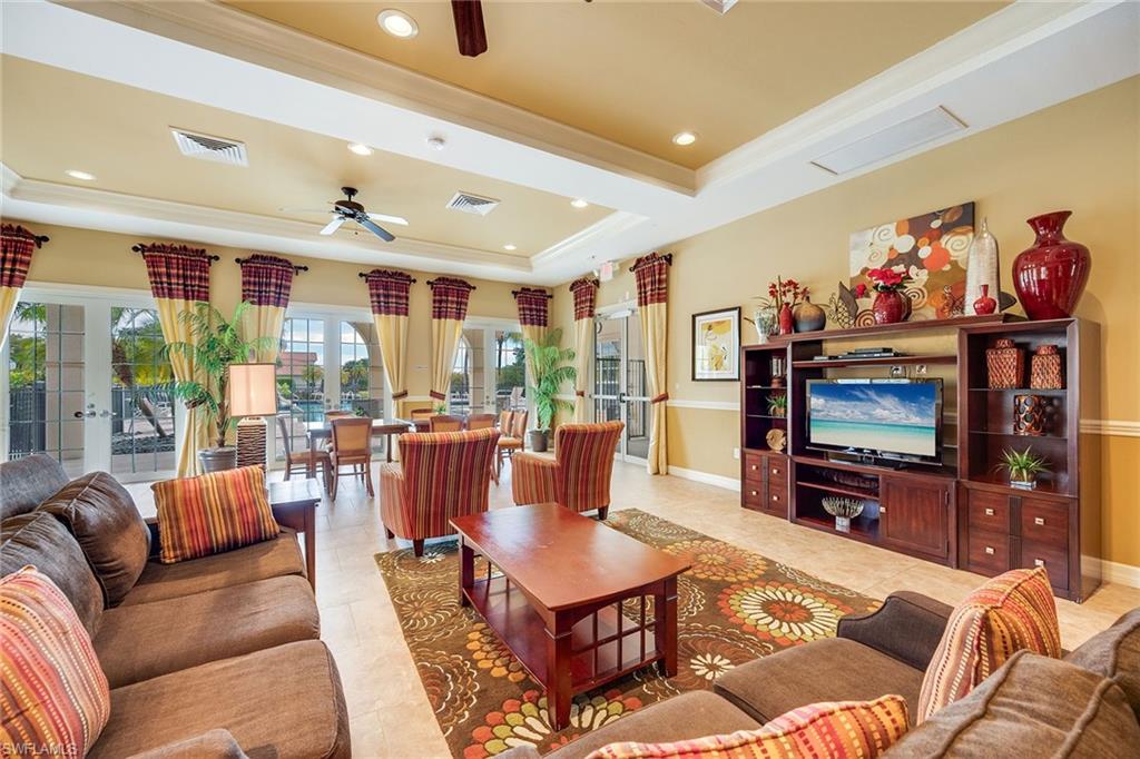 MANCHESTER SQUARE - Residential Lease