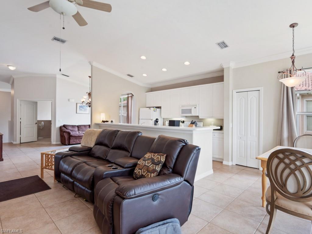 COLONIAL LINKS - Residential
