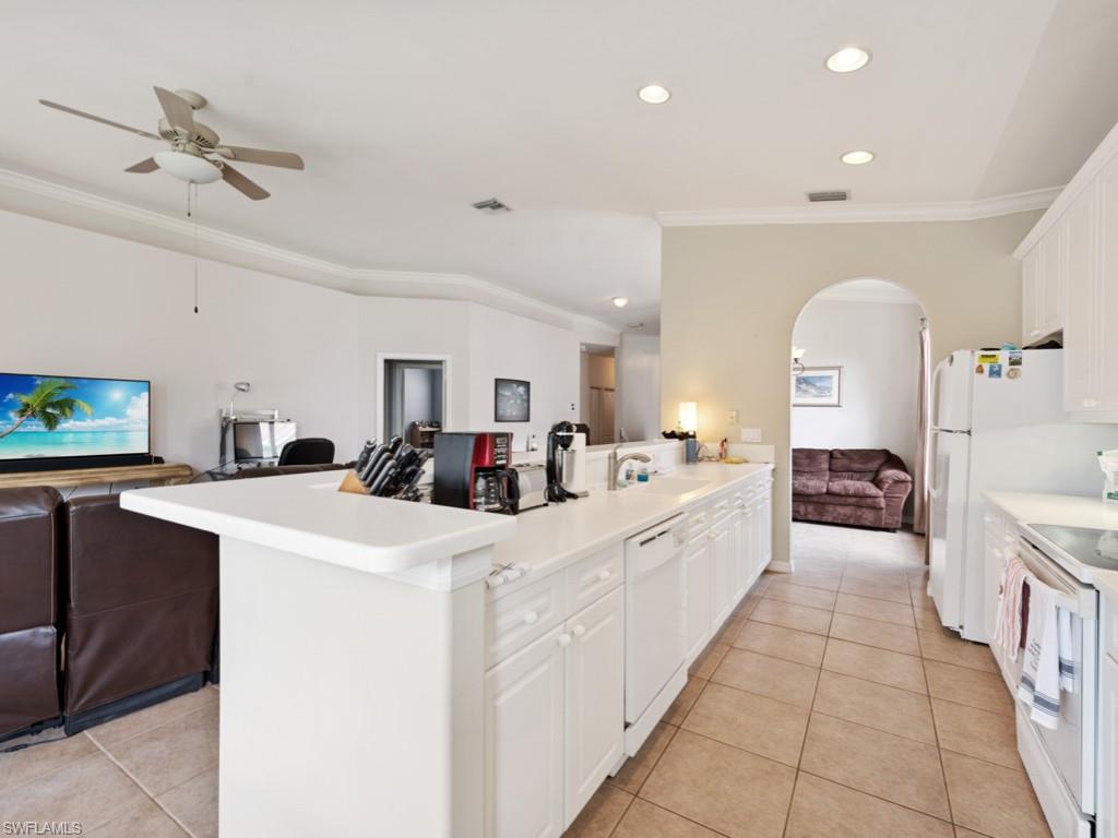 COLONIAL LINKS - Residential