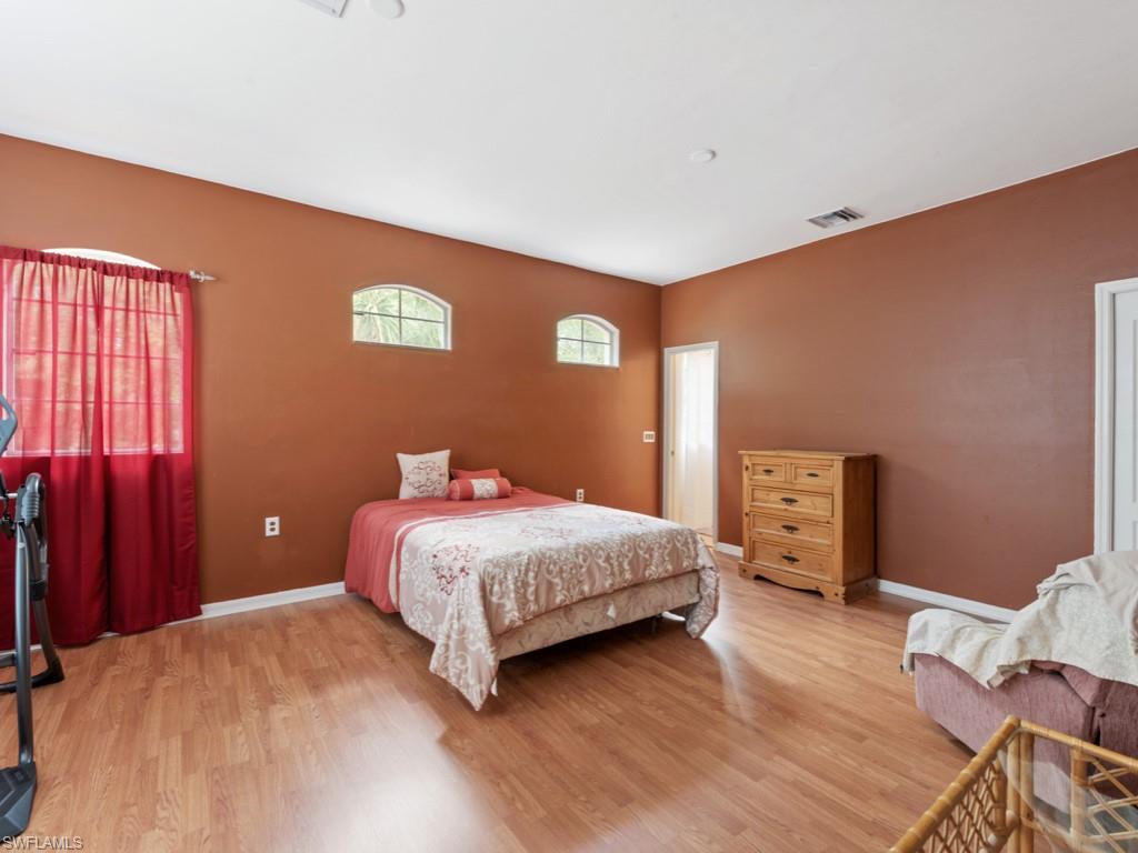 COLONIAL LINKS - Residential
