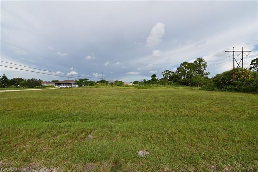 This is a great oversize parcel with more than 18,000 sq ft. Enjoy our fantastic sunsets with west exposure on your future pool deck. Located right at the edge of Yellow Fever Creek Preserve, it does not get quieter than that. Quick access to Kismet Pkwy, Del Prado Blvd and US41.