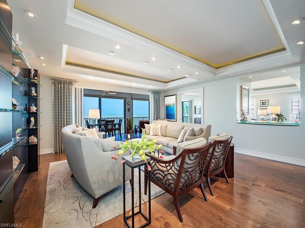 WHITEHALL - Residential