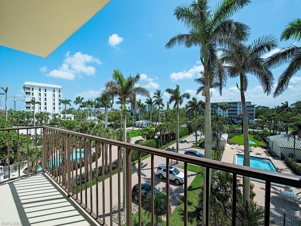 WHITEHALL - Residential