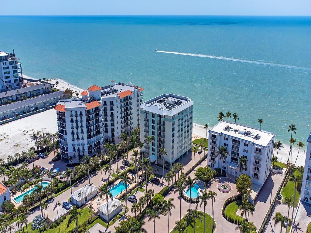 WHITEHALL - Residential