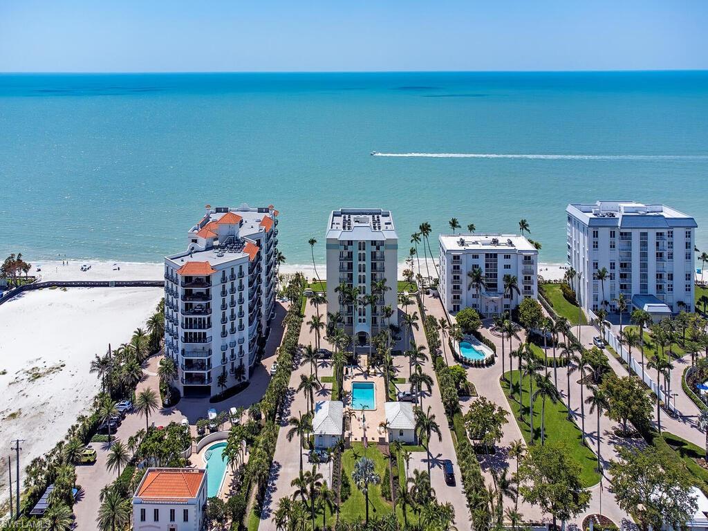 WHITEHALL - Residential