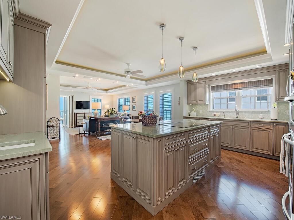 WHITEHALL - Residential