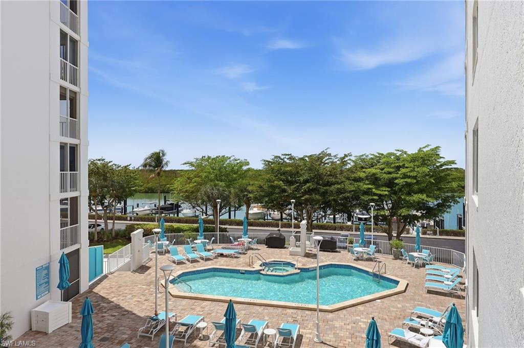 MARINA BAY CLUB OF NAPLES - Residential