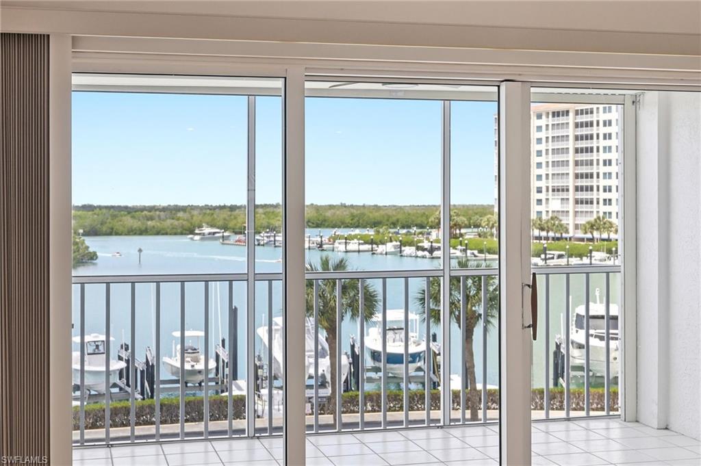 MARINA BAY CLUB OF NAPLES - Residential