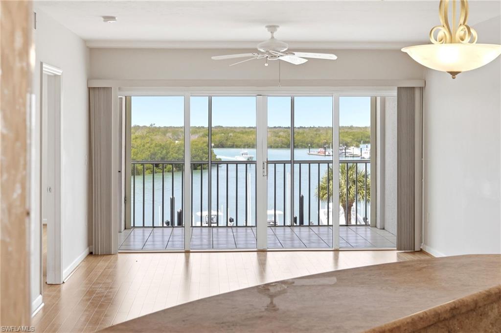 MARINA BAY CLUB OF NAPLES - Residential