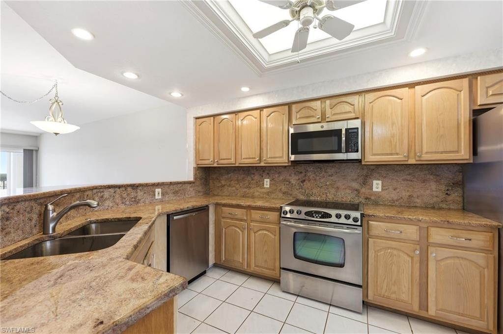 MARINA BAY CLUB OF NAPLES - Residential